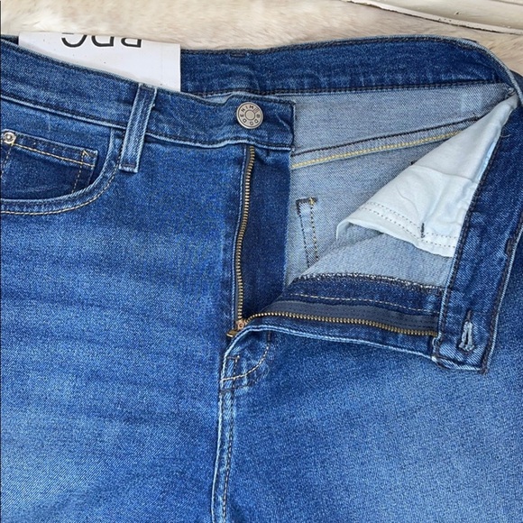 BDG•JEANS - Picture 6 of 12